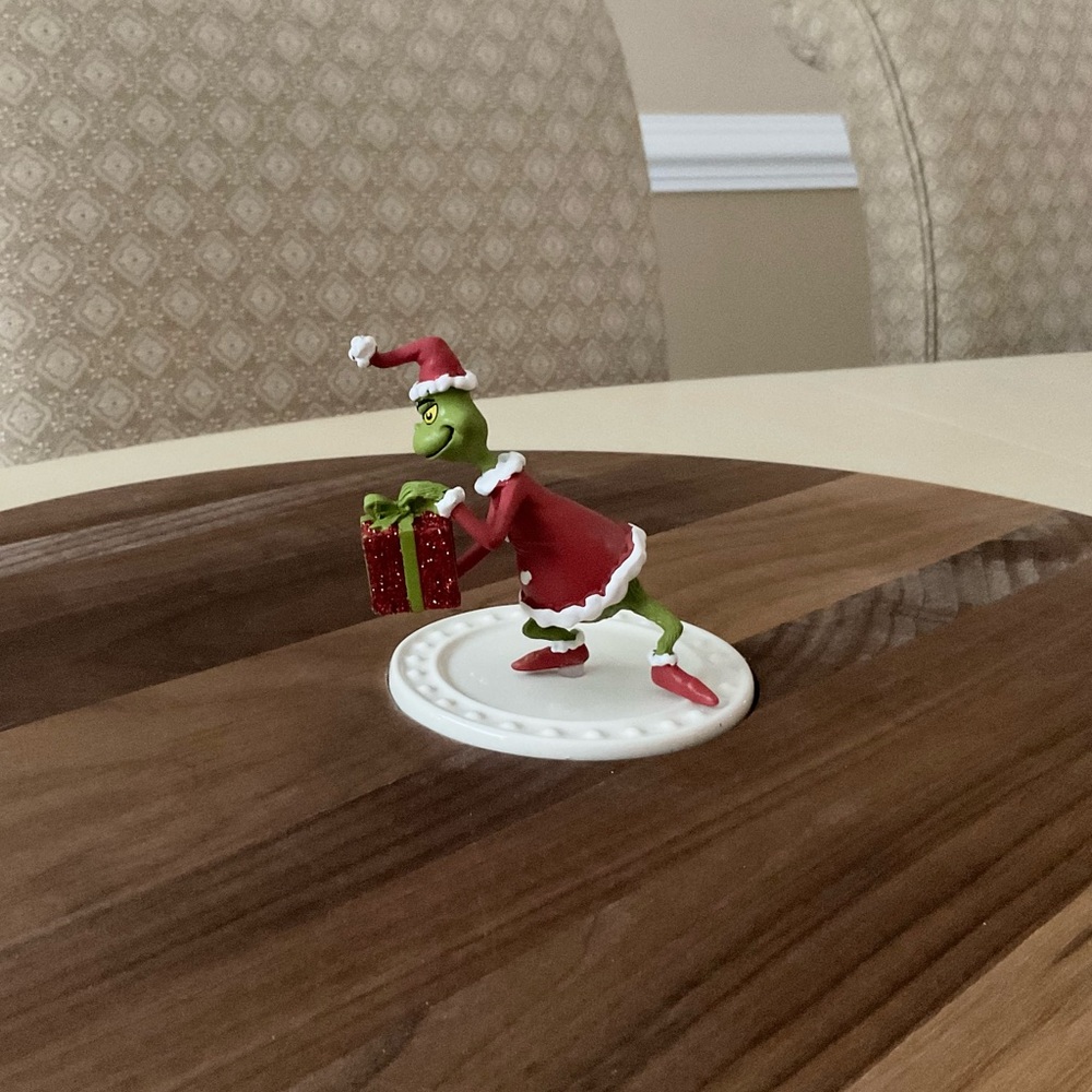 Christmas Grinch Stealing Gift Platter Decoration 🎁